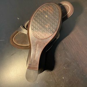 Tommy Hilfiger, brown.